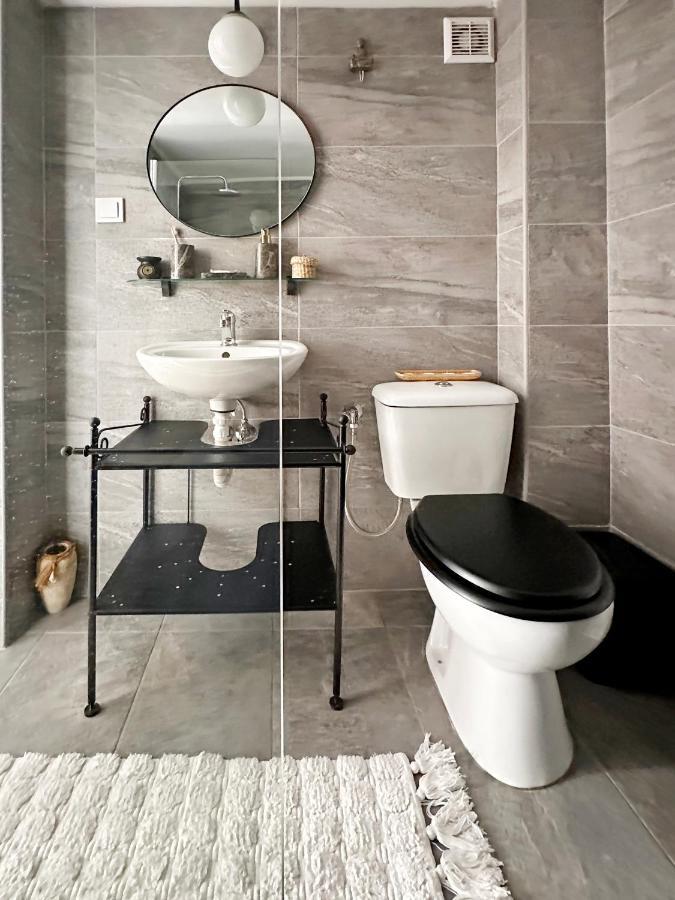 Spacious 82 M2 Two Bedroom Classy Apartment Near City Center Солун Екстериор снимка